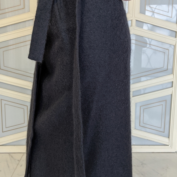 Max Mara charcoal mohair skirt. - Picture 2 of 6